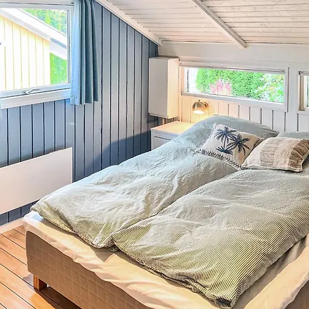 6 Person In Vaeggerlose Bøtø By