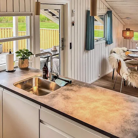 6 Person In Vaeggerlose * Bøtø By