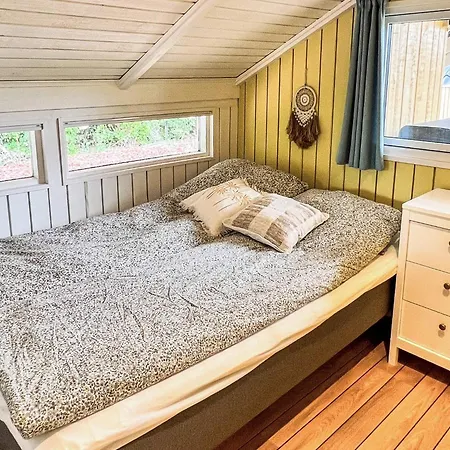 6 Person In Vaeggerlose Bøtø By