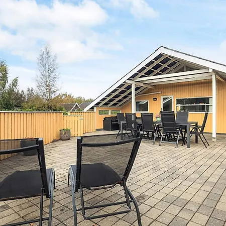 6 Person In Vaeggerlose * Bøtø By