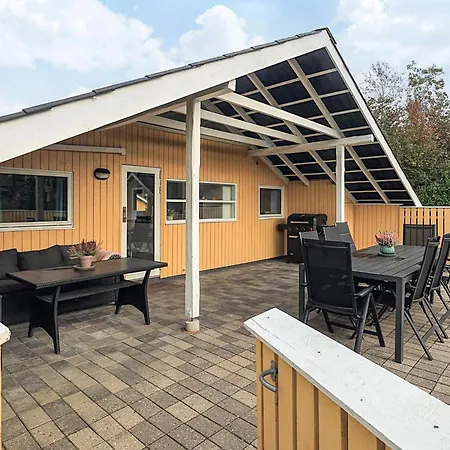 6 Person In Vaeggerlose * Bøtø By