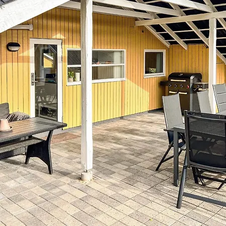 6 Person In Vaeggerlose Bøtø By