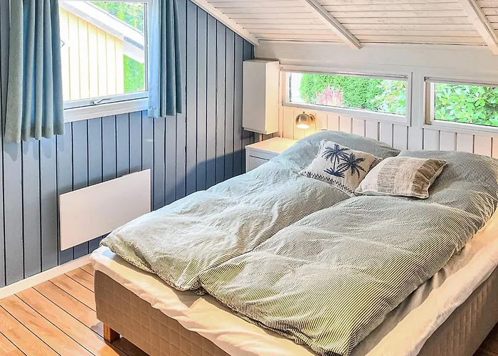 6 Person In Vaeggerlose Bøtø By