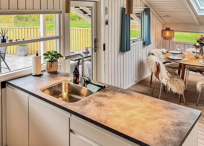 6 Person In Vaeggerlose * Bøtø By